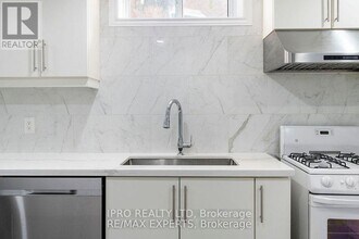 30 Larchwood Pl in Brampton, ON - Building Photo - Building Photo