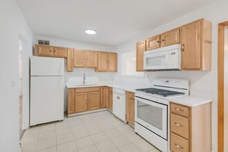 533 Redwood Rd in Bolingbrook, IL - Building Photo - Building Photo