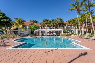 Oasis at Naples in Naples, FL - Foto de edificio - Building Photo