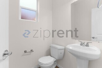 18507 26th Ave SE in Bothell, WA - Foto de edificio - Building Photo