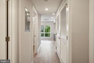 3449 Scotts Ln, Unit 310 in Philadelphia, PA - Building Photo - Building Photo