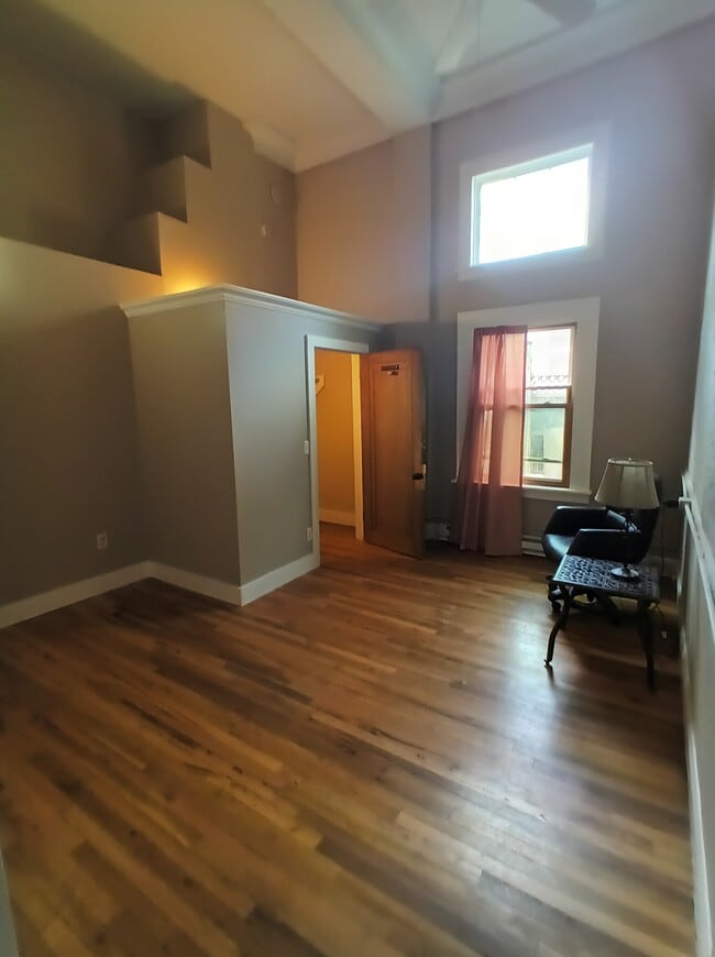 property at 2009 2nd St NE