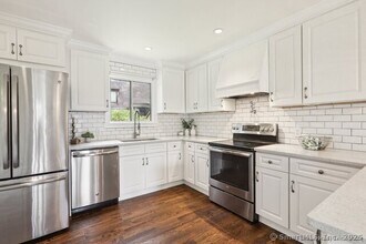 122 Heritage Vlg in Southbury, CT - Building Photo - Building Photo