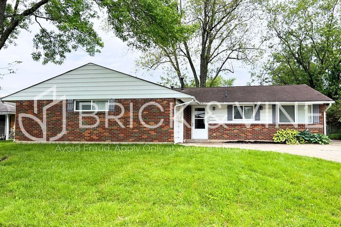 7027 Lemert Ln in Reynoldsburg, OH - Building Photo