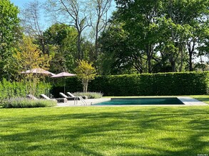 405 Mill Rd in Westhampton, NY - Building Photo - Building Photo