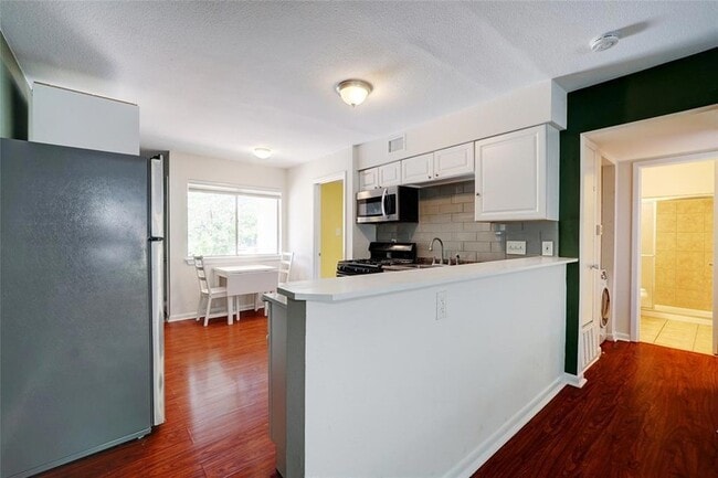 property at 1010 W 23rd St