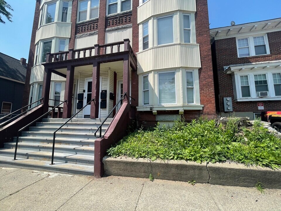 359 Water St in Fitchburg, MA - Building Photo