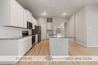 2926 Playa Azul Blvd in Converse, TX - Building Photo - Building Photo