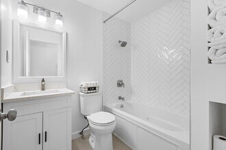 221 Jane St in Weehawken, NJ - Building Photo - Building Photo