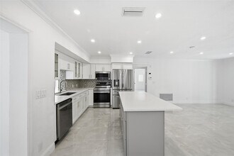 1400 SE 8th Ave in Deerfield Beach, FL - Building Photo - Building Photo