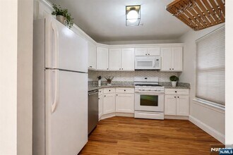 1120 Hyde Park Ct in Mahwah, NJ - Building Photo - Building Photo