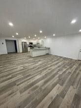 425 E James Dr in Strafford, MO - Foto de edificio - Building Photo