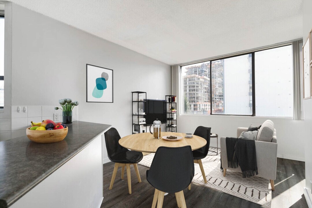 1228 Nicola St in Vancouver, BC - Building Photo
