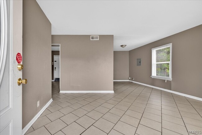 6018 Evergreen Blvd in Berkeley, MO - Building Photo - Building Photo