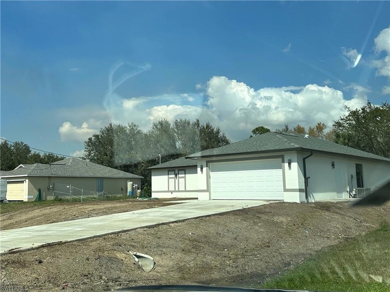 442 Windermere Dr, Unit 5048 in Lehigh Acres, FL - Building Photo