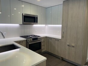 131-03 40th Rd-Unit -16T in Queens, NY - Building Photo - Building Photo