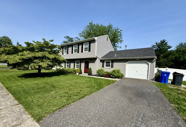 205 Smokerise Ln in Toms River, NJ - Building Photo - Building Photo