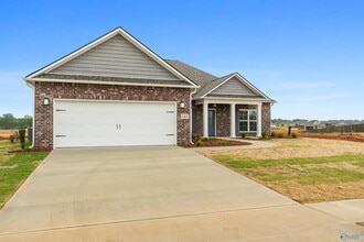 143 Pat Cain Dr in New Market, AL - Building Photo - Building Photo