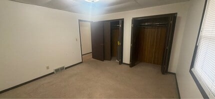 524 Breezy Point Dr in Clinton, IA - Building Photo - Building Photo