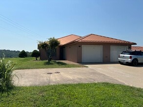1804 Cinnamon Dr in Holts Summit, MO - Building Photo - Building Photo