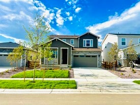 24789 E 39th Ave in Aurora, CO - Building Photo