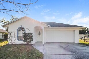 1323 Dover Dr in Kissimmee, FL - Building Photo