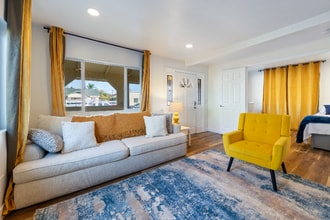 225 S Main St in Placentia, CA - Foto de edificio - Building Photo