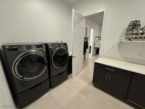 10851 Mila Lndg Ave in Las Vegas, NV - Foto de edificio - Building Photo