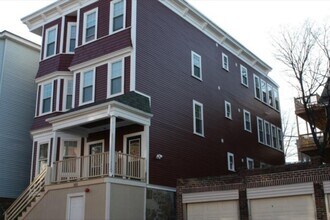 148 Hillside St, Unit 3 in Boston, MA - Foto de edificio - Building Photo