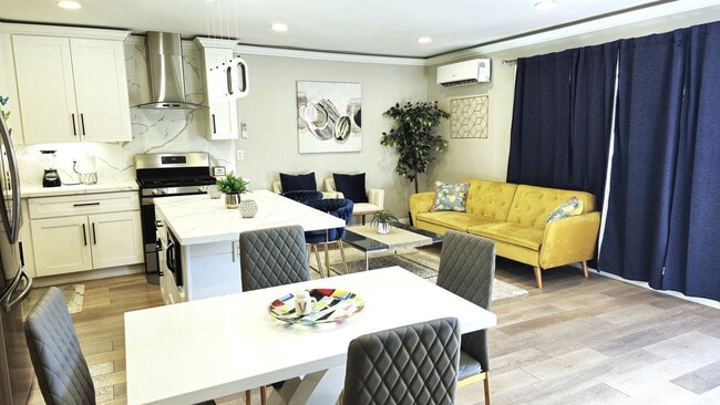 1059 Gillespie Dr in Spring Valley, CA - Foto de edificio - Building Photo