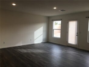 2398 Granite Cir in Bullhead City, AZ - Foto de edificio - Building Photo