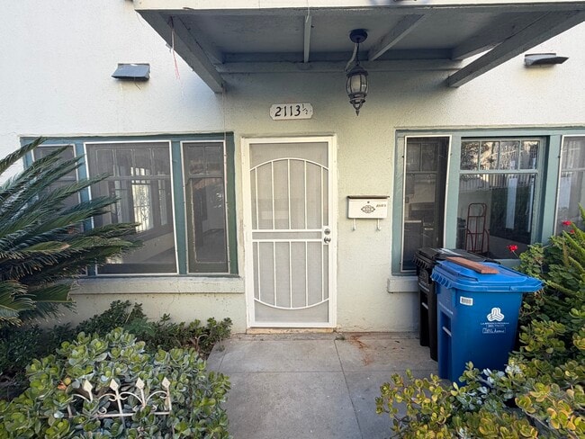 2113 1/2 Aaron St in Los Angeles, CA - Foto de edificio - Building Photo