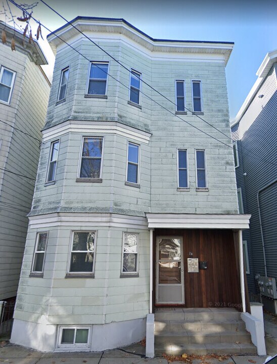 24 Hardwick St, Unit 3 in Cambridge, MA - Building Photo