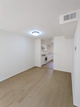 5805 Whitsett Ave, Unit 111 in Valley Village, CA - Building Photo - Building Photo