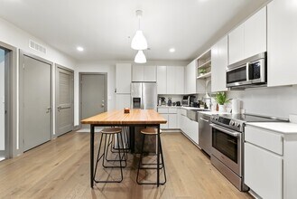 1260 Martin St, Unit #205 in Nashville, TN - Foto de edificio - Building Photo