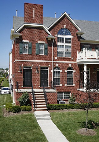 1388 Ashford Ct in Troy, MI - Building Photo