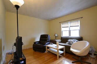 20 Shanley St, Unit 1 in Boston, MA - Foto de edificio - Building Photo