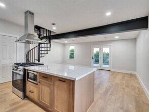 7016 Delesandri Dr in Hitchcock, TX - Building Photo - Building Photo