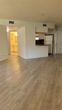 8333 Lake Dr, Unit 208 in Doral, FL - Building Photo - Building Photo