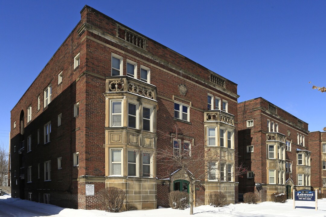 Ashwood Apartments in Cleveland, OH - Building Photo