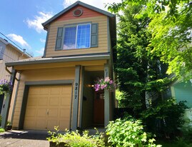 9817 North Clarendon Avenue in Portland, OR - Building Photo