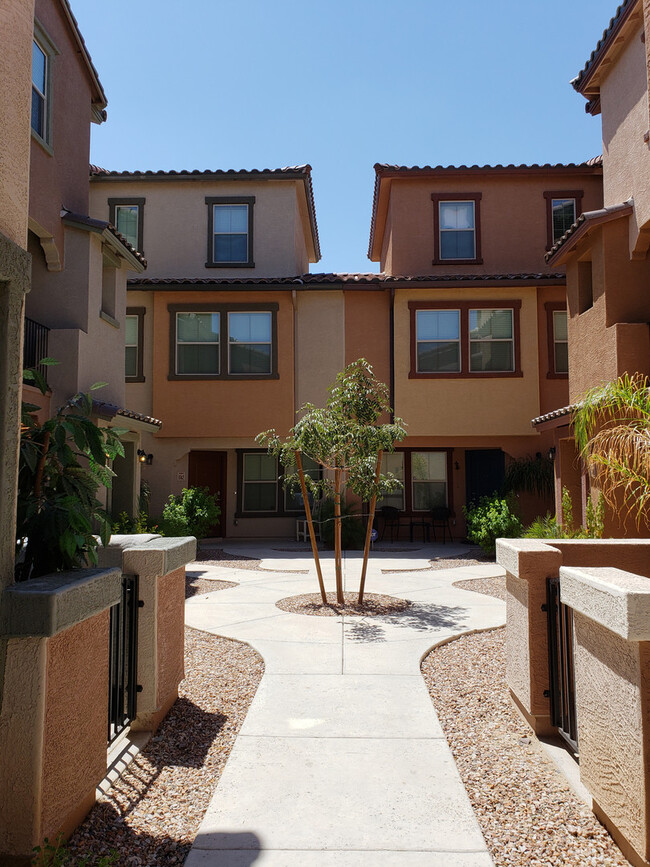 1808 N 77th Glen in Phoenix, AZ - Building Photo - Building Photo