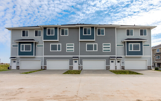 1010 NW Church St in Waukee, IA - Foto de edificio - Building Photo