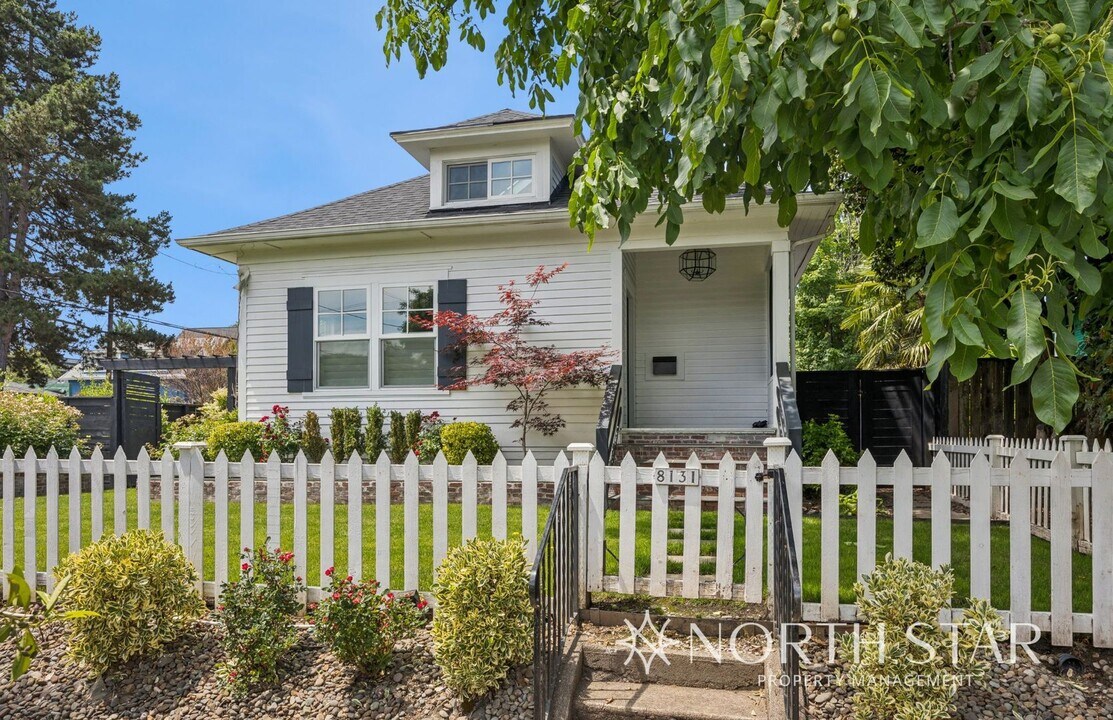 8131 SE 16th Ave in Portland, OR - Building Photo