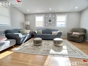 14 Glenmont Rd, Unit 2 in Boston, MA - Foto de edificio - Building Photo