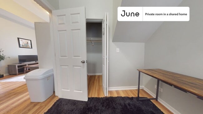 Private bedroom in 4 bed/2 bath Home in Chicago, IL - Building Photo - Building Photo
