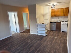 305 Boulevard, Unit 2nd Floor in Hasbrouck Heights, NJ - Building Photo