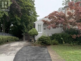 1227 Argreen Rd in Mississauga, ON - Building Photo