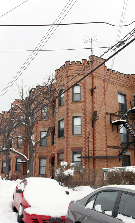 Oakland/Bates in Pittsburgh, PA - Building Photo