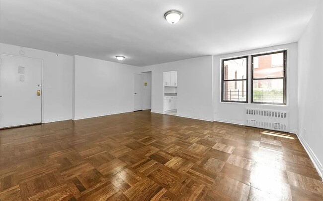 140 E 13th St, Unit 3F in New York, NY - Building Photo - Building Photo